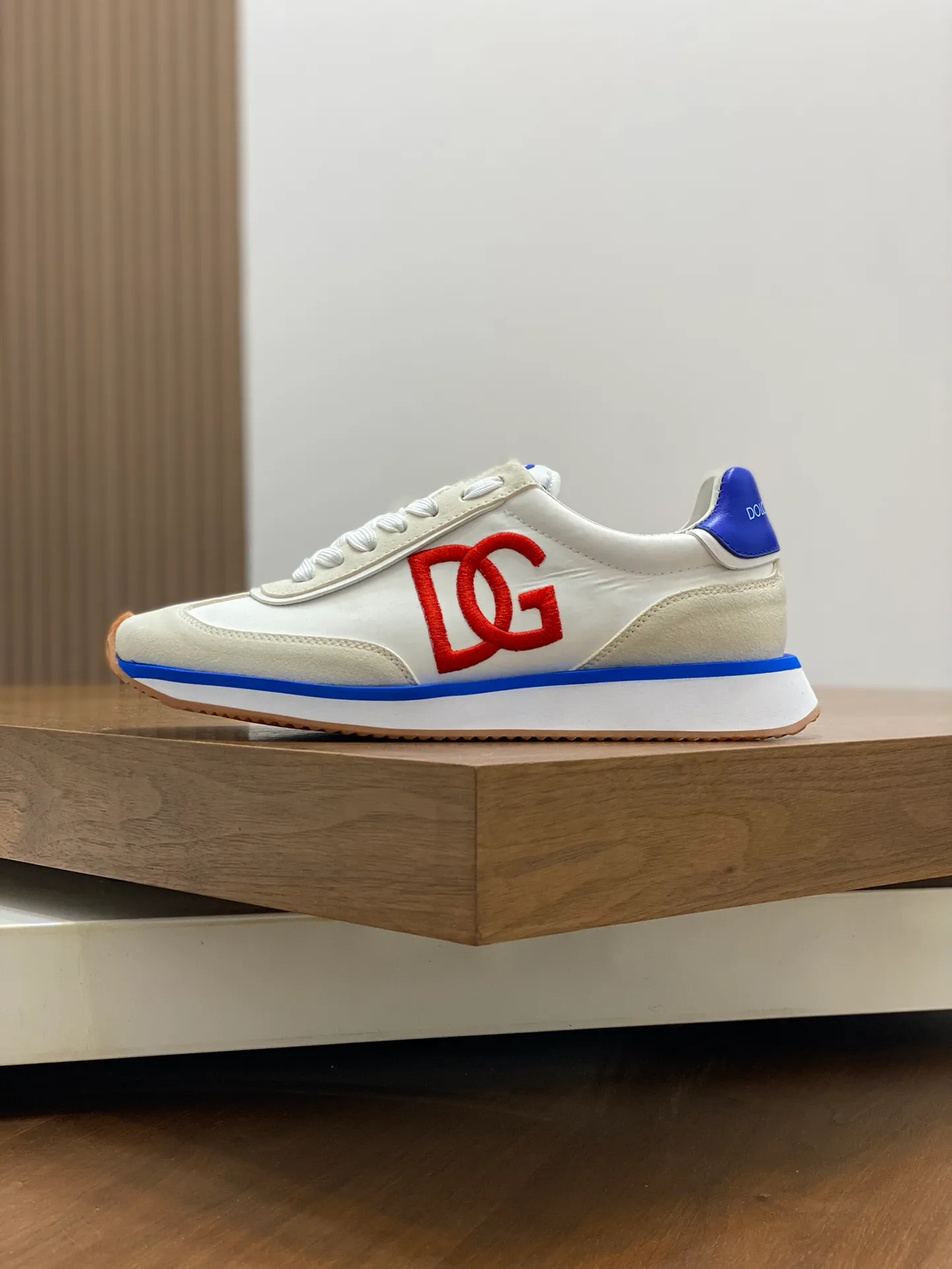 Men's Men's Shoes💰440【New Style】🐝🐝DG••New••Dolce&G*_dgDolce&G*_dgDolce & G*_dg 2024 Early Spring New Men's Lace-up Leather Casual Sports Shoes Made of imported suede cowhide spliced ​​with waterproof fabric, mixed and matched color design, a fashionable and energetic sports shoe that easily meets the needs of modern dressing and highlights the contemporary lifestyle style. The foot is fully lined with cowhide for greater comfort. The tongue and heel are decorated with logos. It is equipped with a rubber outsole. The heel and toe are wrapped to further protect our feet. It is a model worth buying! Size: 39-44 (customized at 38.45)